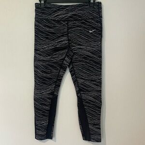 Nike Women's Print Leggings - Black and Gray Medium